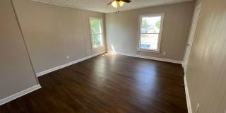Duplex *upstairs* Leasing Special Available* Gallery 6