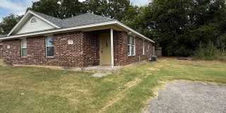 NEWLY Renovated - 3/2 - FENCED YARD - LAWN CARE Included!! Gallery 1