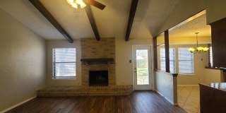 Great Central Location - 3 Bed / 2 Bath Single Story! Gallery 5