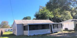 GORGEOUS REMODELED 3BR/2BA Zephyrhills Home with HUGE SCREENED IN PORCH and Shed Gallery 1