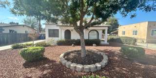 Charming 3 bedroom cottage with lawn service in North Hanford Gallery 1