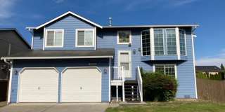 Spacious Split-Level Living in the Heart of Marysville – 4 Bedrooms + Bonus Room! Gallery 1