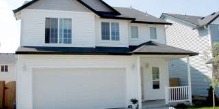 Large Beautiful 4 Bedroom Home w/ Loft & Upstairs Laundry Room! Gallery 1