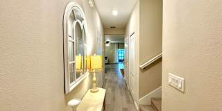 Beautiful Townhome in a perfect location Gallery 22