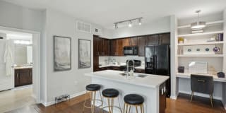 The Henry at Woodland Hills Gallery 23