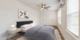 2018 Remodeled 3 bed / 2 bath - wood / tile floors, fenced yard. Hyde Park / Downtown Gallery 35