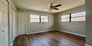 Cozy 2-Bedroom, 1.5 -Bathroom Home! Plus Car Porch! Gallery 6