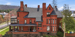 201 Pine Street Gallery 1