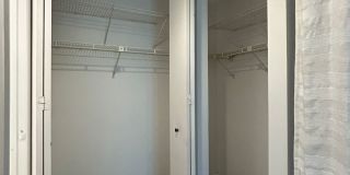 Cute Studio, Big Porch, Great Location! Gallery 10