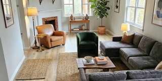 Spacious 5-Bedroom Bellevue Home with Sunroom  Massive Backyard Gallery 1