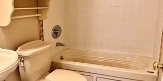 180 Main St Gallery 11