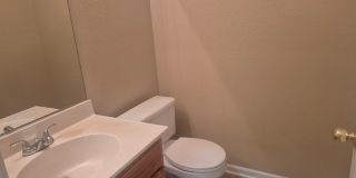 Beautiful 4 Bedroom 2.5 Bath with loft Gallery 7