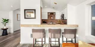 Top-Floor Corner Condo with Spectacular Views of the Space Needle & TWO Parking Spaces Gallery 8