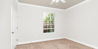 3 Bedroom Downsatirs Condo Near LSU Gallery 12