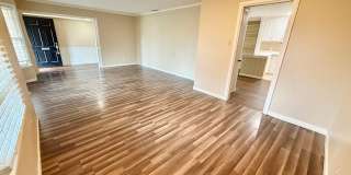 3-bed/2-bath with two living spaces! Gallery 5