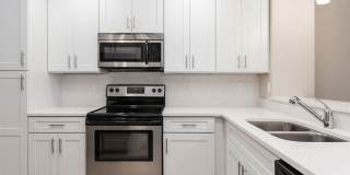 55+ Riverwalk Pointe - Senior Housing Gallery 16