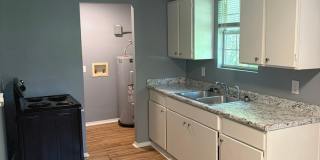 3 bedroom and 1 bathroom house- $1000 move-in special Gallery 7