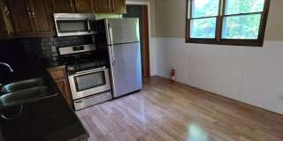 Great location 3 bed 1 bath with appliances! Gallery 9