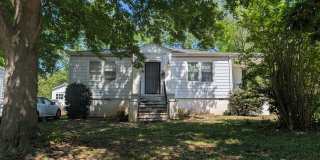 Newly Renovated, Large Yard, Extra Storage Gallery 1
