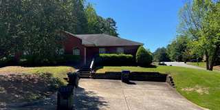 3 Bedroom Duplex Available for Fall 2026! Gallery 1