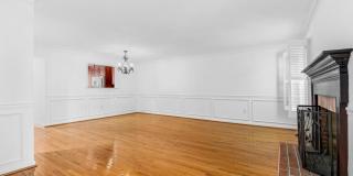 146 WASHINGTON Street Gallery 19