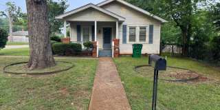 2-bed/1-bath Downstairs unit! Gallery 1
