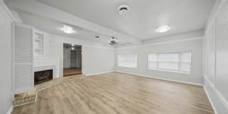 307 Oak St Gallery 10