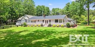 Gorgeous Waterfront Property with 4 Bedrooms, 3 Bathrooms in Dogwood Acres! Gallery 1
