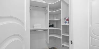 Fully Furnished Oceanfront Condo on Mission Beach Boardwalk Gallery 17
