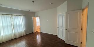 41717 MCMONAGLE SQ Gallery 10