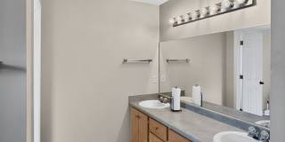 RATE DROP ALERT (was $2200/month) and MOVE-IN SPECIAL: 1st FULL MONTH'S RENT FREE* Gallery 12