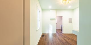 $300 OFF April Rent! Ground-Floor Renovated 1BR Near SCAD Gallery 5