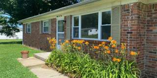 3 Bedroom, 2 Bathroom Home on Bloomington's Westside Gallery 1