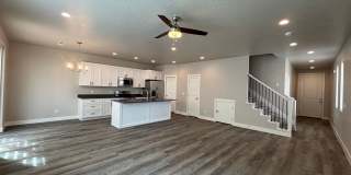 4 BEDROOM SANDHOLLOW TOWNHOME FOR RENT! Gallery 6