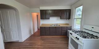4 bedroom 1 bathroom apartment for rent in Clairton PA Gallery 1