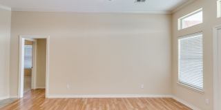 Beautiful Home With Lake View - 3 Bed + 2 Bath Beautiful Home With Lake View - 3 Bed + 2 Bath Gallery 29