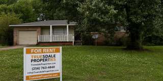 Brick home with 3BR, 1.5BA, garage, fenced in back yard. Gallery 1