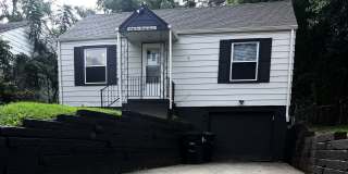 Spacious Updated 2BR/1BA with bonus room! Gallery 1