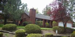 MOVE IN SPECIAL $500 OFF FIRST MONTHS RENT / NE Bend on large lot Gallery 1