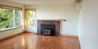 Bayview Condo 2 Bedrooms with Gas Fireplace  - S State St Gallery 29