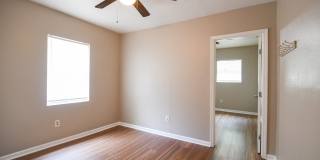 1021 Egania Street - A Gallery 4