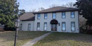 Spacious 4 bedroom 3.5 bath Home in Mallard Creek Gallery 1