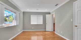 4539 Mammoth Avenue Gallery 16