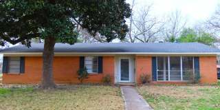 Spacious 3 Bedroom 2 Bathroom Home with LARGE Backyard! Gallery 1