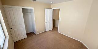 Gorgeous 3Bed/2.5Bath, 2-Story home located in Summerlin Gallery 16