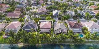 Beautiful Canal-Front 4BR Home with Pool & 3-Car Garage Gallery 16