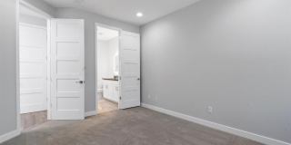 1214 W 5th Street Gallery 12