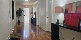 Uptown 1 Bedroom, 1 Bath, Swimming Pool, 1 block from St. Charles Gallery 18