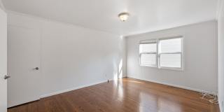 Stunning, Pet Friendly Edwardian 2BR Remodel in Prime location Gallery 21