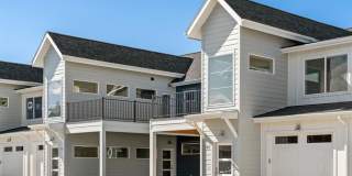 4 Bedroom Modern Townhome! Gallery 1